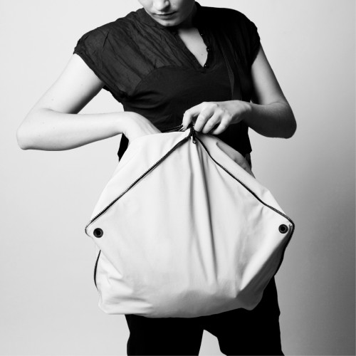 steffi b&amp;uuml;hlmaier steffibuehlmaier - falter - bag design - model with bag