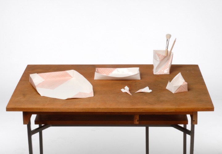 steffi b&amp;uuml;hlmaier steffibuehlmaier - mimos - stationary design - porcellain objects on wooden table